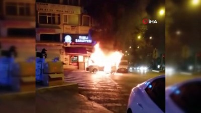  Bunalıma giren şahıs kendi aracını yaktı 