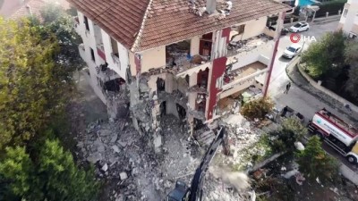  Büyükçekmece'de riskli bina yıkıldı 