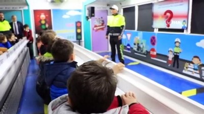 trafik egitimi -  Gelecek nesiller 'eğitim tırı'yla eğitiliyor  Videosu