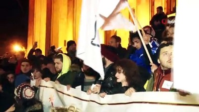 secim sistemi -  - Gürcistan'da seçim protestosu devam ediyor
- Protestocular yine parlamento binasında toplandı  Videosu