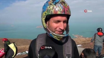  Gevaşlı çocuklar ve gençler ilk defa paraşütle uçtu 