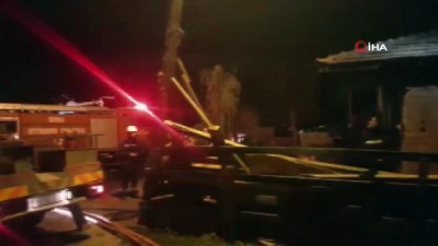  İznik'te üç kişinin yaşadığı ev küle döndü 