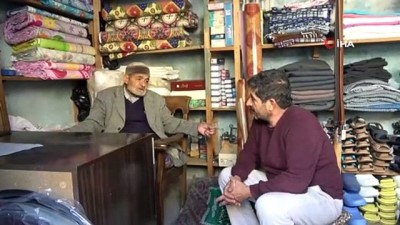 belediye otobusu -  Asırlık çınar, 61 yıldır işinden geri kalmıyor  Videosu