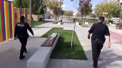  Öğrenciler derste, polis devriyede 