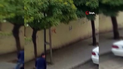 kiz cocugu -  Sokak ortasında, küçük çocuğun yanında kadına şiddet kamerada  Videosu
