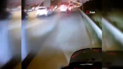 emniyet seridi -  İstanbul’da motosikletliler üzerlerine direksiyonu kıran sürücülere sert tepki gösterdi  Videosu