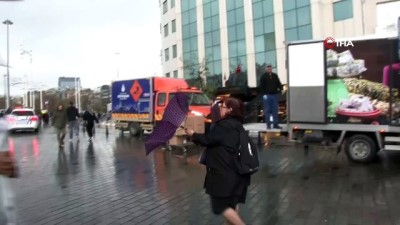 naylon poset -  Taksim’de yağış ve fırtına vatandaşlara zor anlar yaşattı  Videosu