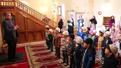 Çocuklar 4 asırlık Şeyh Camii'ni ziyaret etti 