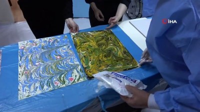 ebru sanati -  Bolu’da yatılı tedavi gören hastalar için hastanede 'Ebru kursu' açıldı  Videosu