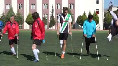 yedek oyuncu - Ampute 1. Futbol Ligi Denizli’de yapılan açılış maçı ile başladı  Videosu