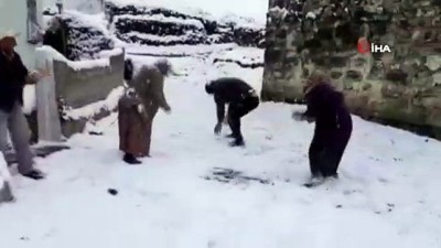  Ardahan'da vatandaşların kar sevinci 