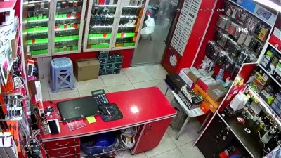  - Cep telefonunu saniyeler içinde çalıp kaçtı 