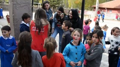 kitaplik -  Gönüllü Gençler, köy okuluna ‘Barış Pınarı’ kütüphanesi kurdu  Videosu