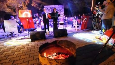 klasik muzik -  Odun ateşinde, traktör kasasında senfonik konser  Videosu