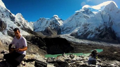 baglama - 27 yaşındaki genç, Everest'in önünde 'Dağlar Var'ı seslendirdi - İSTANBUL  Videosu