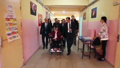 Bacaklarından engelli olan öğrenciye akülü araç - ŞIRNAK