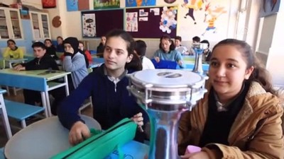 sarki sozu - Bestekar öğretmen albümünün geliriyle okulda müzik atölyesi kurdu - SAMSUN  Videosu