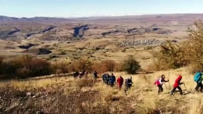 Dağcılar Şerafettin Dağı zirvesinde Türk bayrağı açtı - BİNGÖL