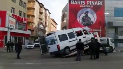  Erzurum servis minibüsü kaza yaptı: 5 yaralı 