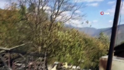  Eski ahşap cami yangında kül oldu