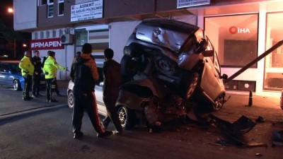 ilginc goruntu -  Park halindeki araca çarpıp altına girdi... Dehşet anlar kamerada  Videosu