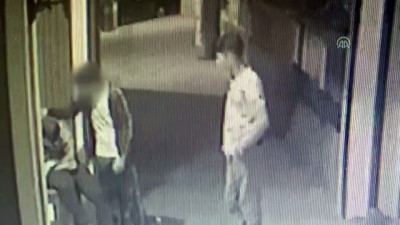 Parkta uyuyan kişinin boynundan kolyesini çaldı - MERSİN