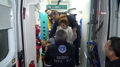  Uçuruma düşen kadın kendisini kurtarmak isteyen ekiplere cep telefonu arattı 