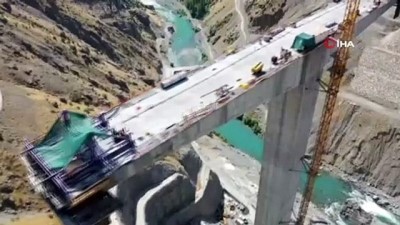 korkuluk -  50 yıllık hayal için geri sayım devam ediyor... Türkiye’nin en büyük açıklığa sahip köprüsü Bitlis ile Siirt arasında yapılıyor  Videosu