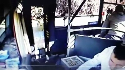halk otobusu -  Engelli kartıyla otobüse binen şahıs şoföre böyle saldırdı Videosu