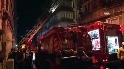 cati kati -  Fatih’te 6 katlı binanın çatısında korkutan yangın Videosu