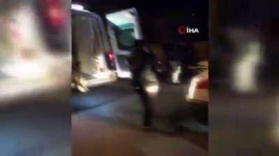  İşçi servisi yönlendirme tabelasına çarptı: 10 yaralı 