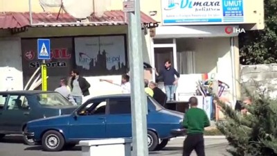 bicakli kavga -  Maddi hasarlı trafik kazası sopalı bıçaklı kavgaya döndü Videosu