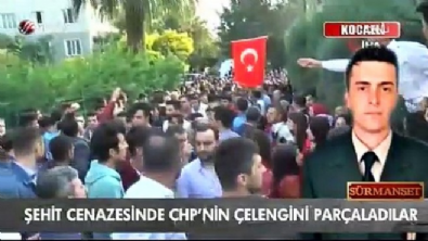 ferda yildirim - Şehit cenazesinde CHP'nin çelengini parçaladılar Videosu