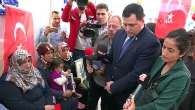 teror yandaslari -  AP üyesi Zdechovsky'den HDP önünde evlat nöbeti tutan ailelere ziyaret Videosu