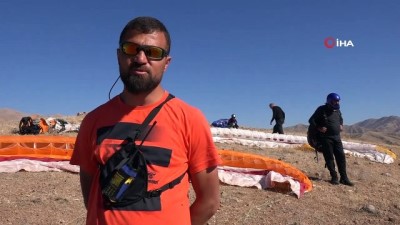 parasutcu -  Baraj manzarası eşliğinde yamaç paraşütü keyfi Videosu