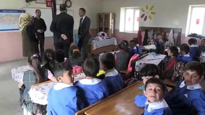 kirtasiye malzemesi - Bursa'dan Ağrı'daki köy çocuklarını ısıtan yardım Videosu