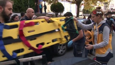 kucuk kiz -  Okul çıkışında otomobilin çarptığı kız öğrenci yaralandı  Videosu