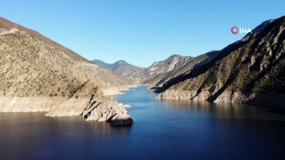 sonbahar -  Sonbaharla birlikte Deriner Barajı'nda su seviyesi düştü  Videosu