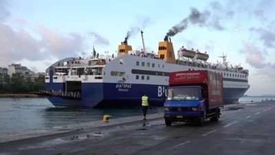 yolcu gemisi - Yunanistan'da adalardaki düzensiz göçmenlerin ana karaya taşınması devam ediyor - ATİNA  Videosu