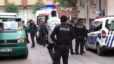  Zeytinburnu’nda cinnet geçiren baba dehşet saçtı; 3 yaralı 