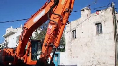 is makinesi -  100 yıllık tescilli bina yıkıldı  Videosu