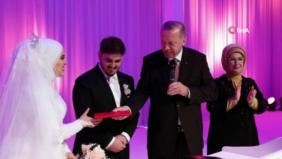 nikah toreni -  Cumhurbaşkanı Erdoğan, Mahir Ünal’ın kızının nikah törenine katıldı Videosu