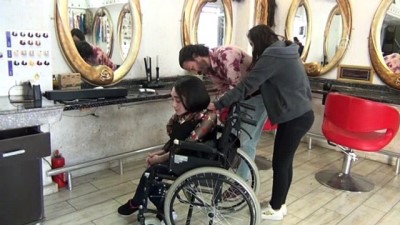 kuafor salonu - Engelli genç kız lösemili çocuklar için saçlarını bağışladı - GAZİANTEP Videosu