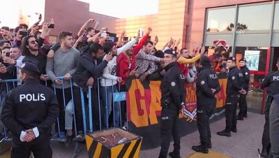 takim otobusu - Galatasaray kafilesi, Gaziantep'e geldi - GAZİANTEP Videosu