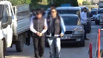 diplomasi - Sahte diploma hazırladığı iddia edilen 2 şüpheli tutuklandı - ADANA  Videosu