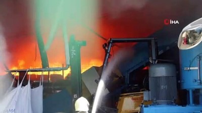 plastik fabrikasi -  Sivas Belediye Başkan Yardımcısı Kayhan Işık:'Fabrika yangını geri dönüşümü bekleyen tekstil ürünlerinin bulunduğu kısımda başladı' Videosu