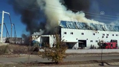 plastik fabrikasi - Sivas'ta fabrika yangını (2) Videosu
