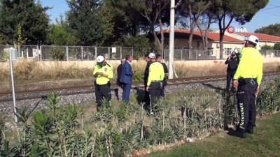 tren raylari -  Yük treninin çarptığı yaşlı adam ağır yaralandı Videosu