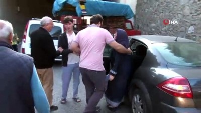 turan genc -  Ataşehir’de kontrolden çıkan araç kamyonete çarptı: 2 yaralı  Videosu