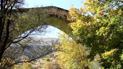 ikiz kardes -  Mimarisiyle Mostar Köprüsü'ne benzetilen Tağar Köprüsü'nde sonbahar şöleni  Videosu